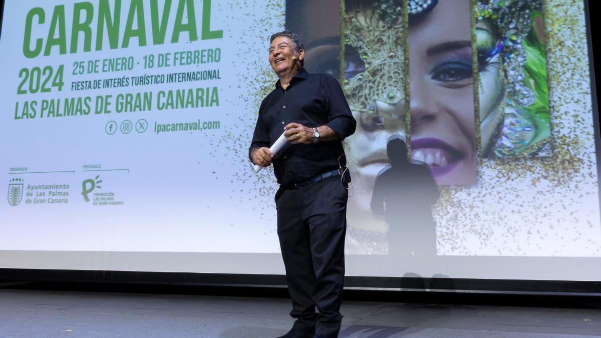 Alberto Trujillo durante la presentación del escenario del Carnaval de Las Palmas de Gran Canaria 2024.