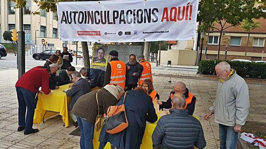 Òmnium recollia autoinculpacions ahir al matí