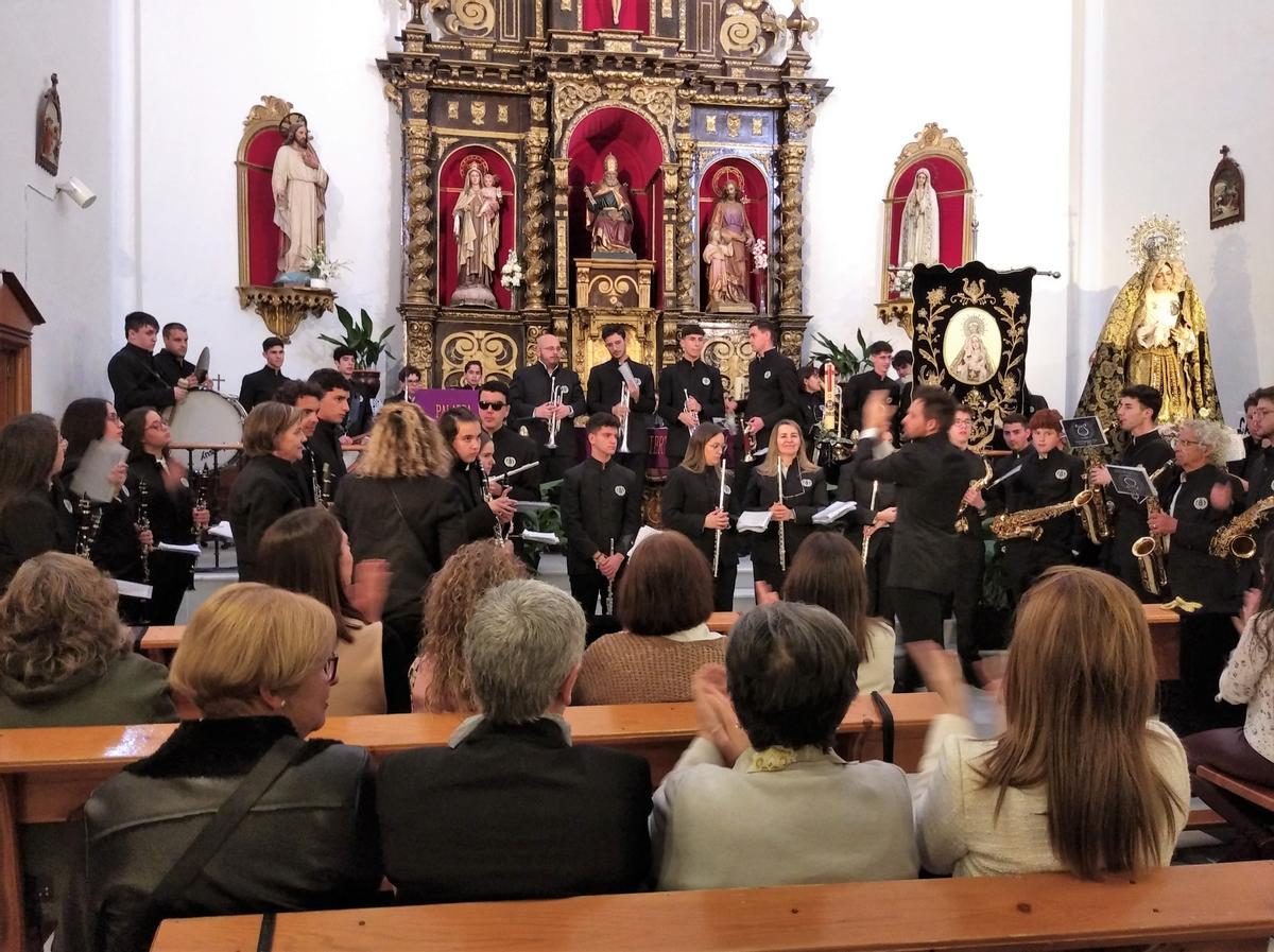 Actuación de la banda de música de Monesterio – Cabeza la Vaca durante el pregón de la Semana Santa