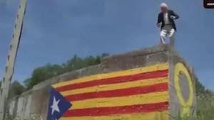 Boadella hace escarnio de las esteladas y símbolos independentistas.