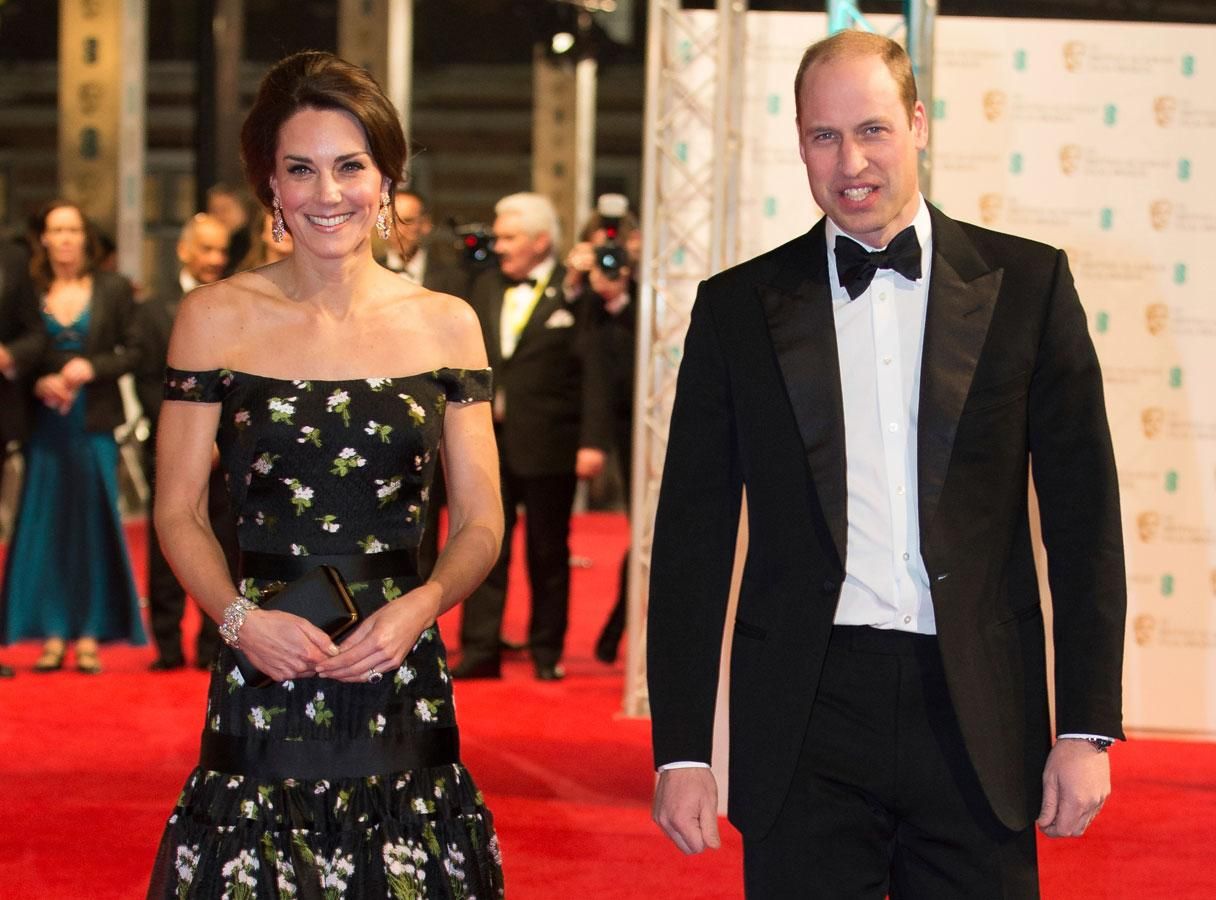 Kate Middleton con vestido de flores de Alexander McQueen en los Bafta 2017