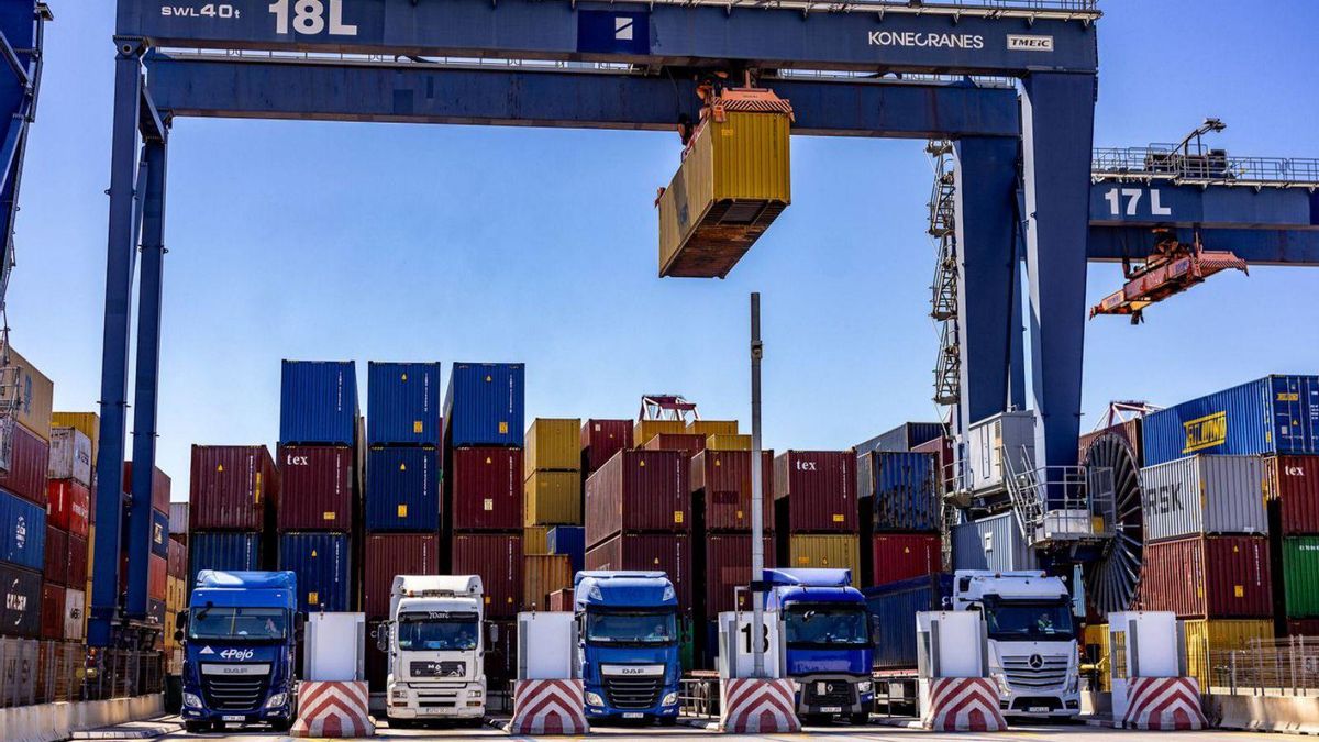 Terminal de contenedores de Hutchison Ports BEST en el Port de Barcelona.