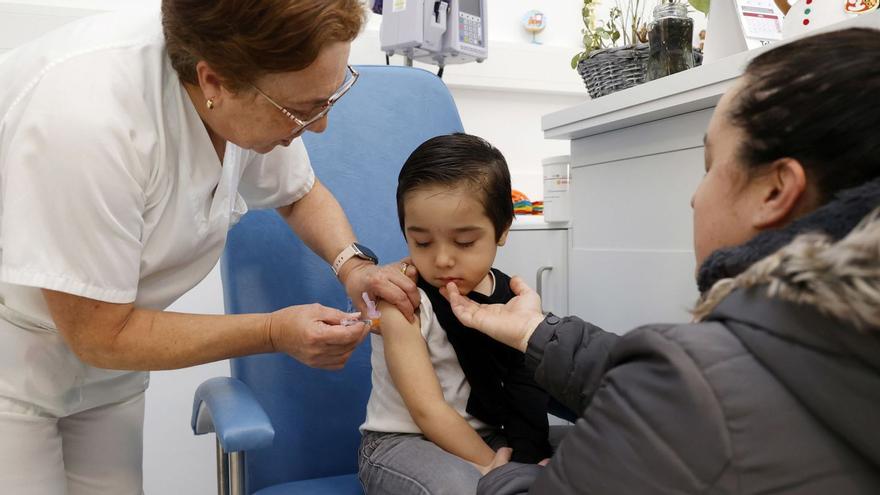 La vacunación de gripe y COVID finaliza en el área con una escasa cobertura del 65% de los mayores