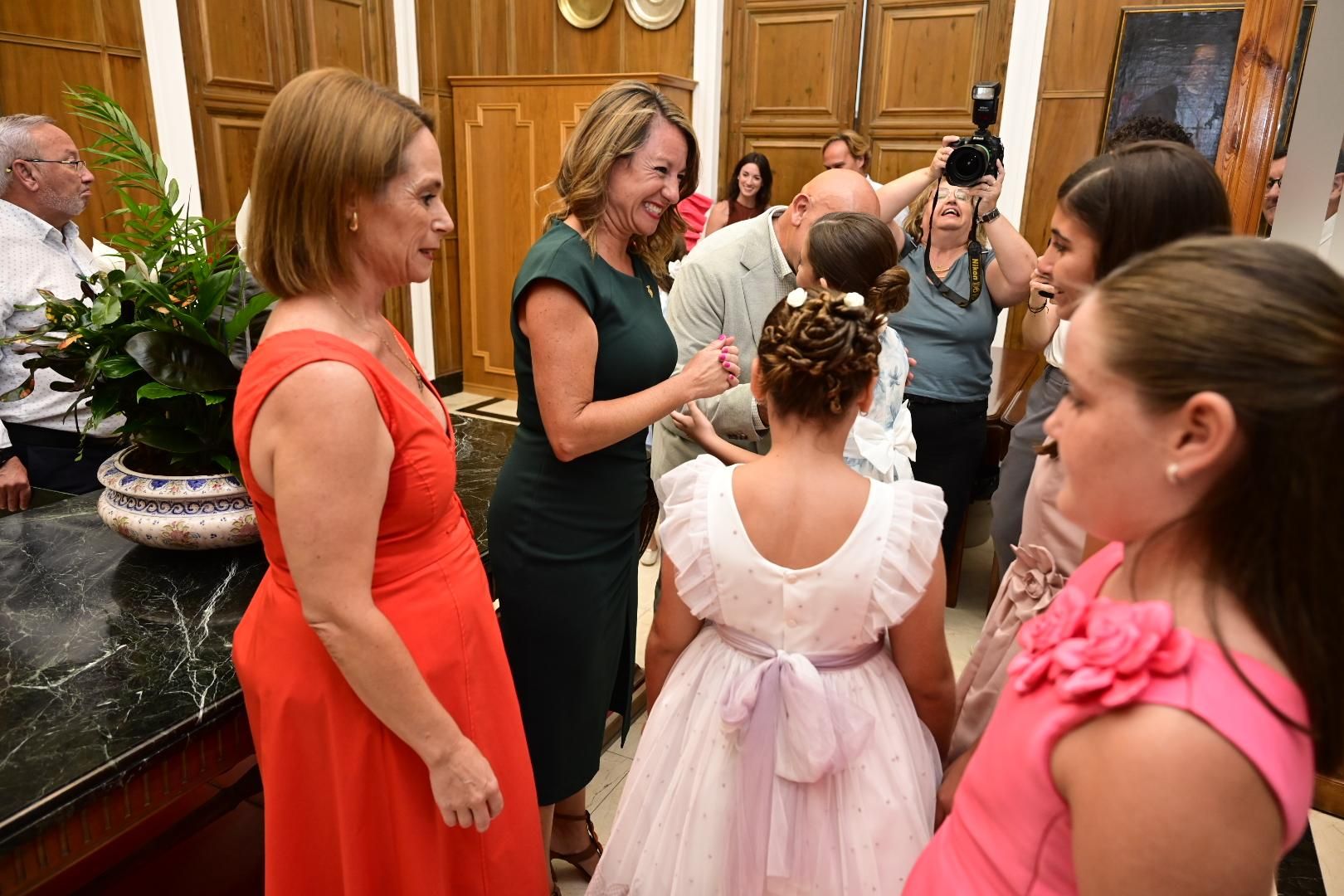 Galería de fotos: Clara Sanz Sobrino y Ana Colón Sastriques, reina y reina infantil de las fiestas de Castelló 2026