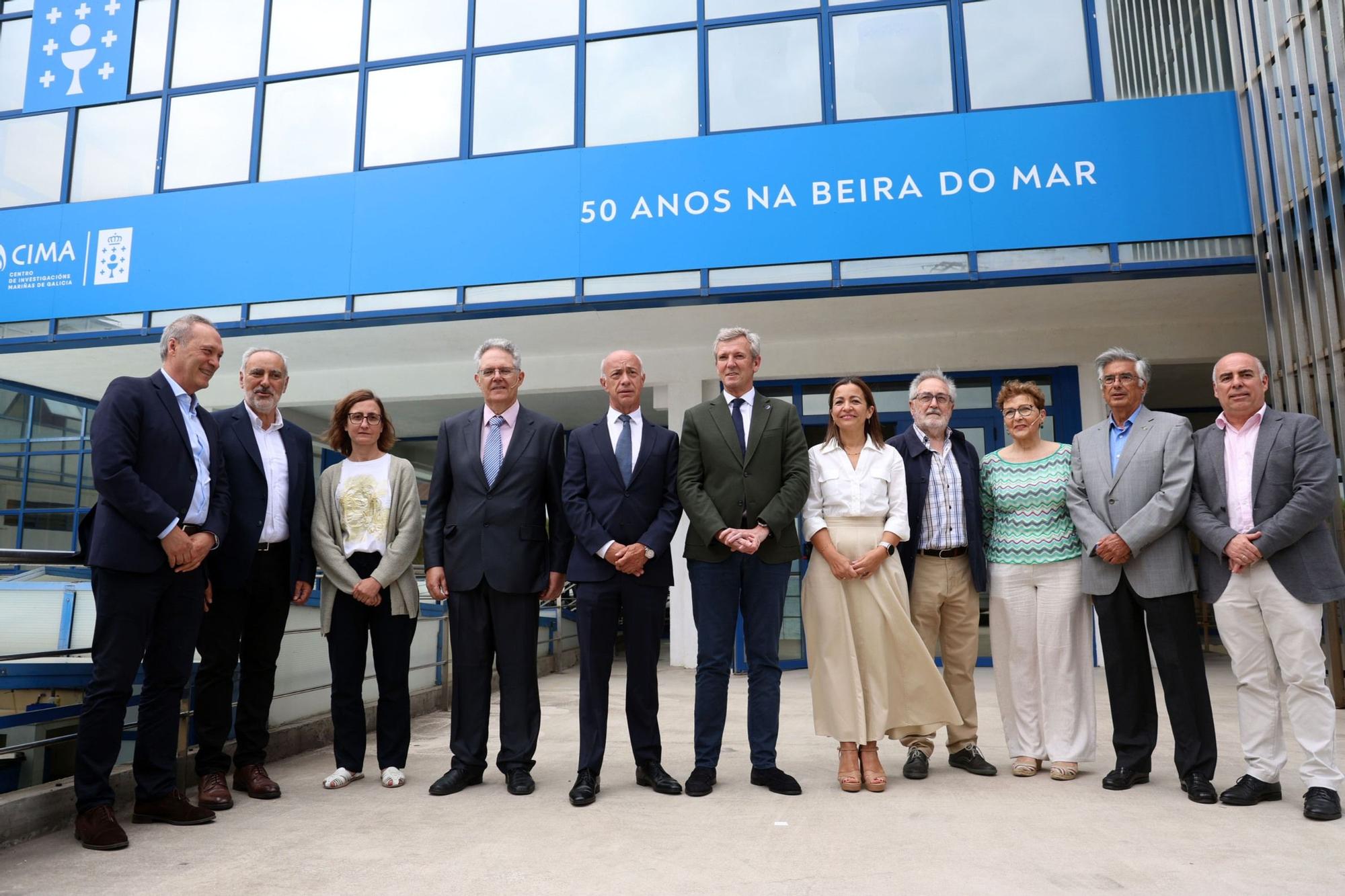 Asistentes a la conmemoración del 50 aniversario del CIMA, en Corón (Vilanova).