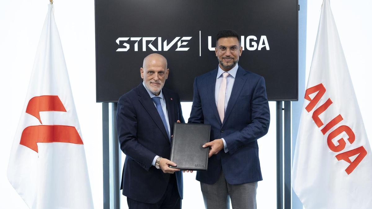 Firma del acuerdo entre LaLiga y STRIVE.