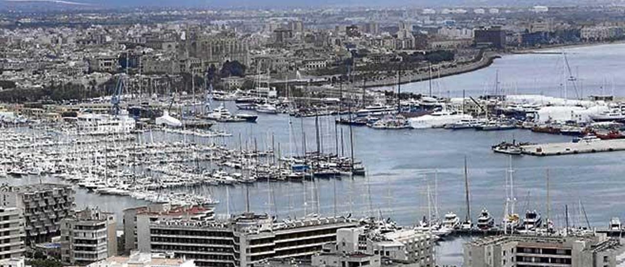 Vista general del puerto de Palma, el principal de los que gestiona la Autoritat Portuària de Balears.