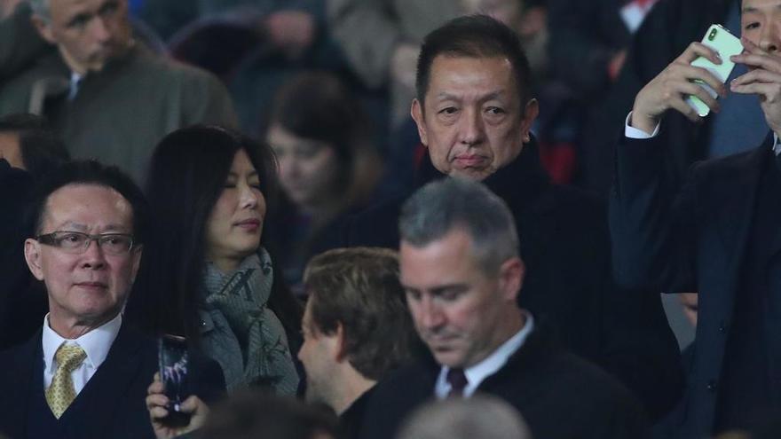 Peter Lim, junto a su mujer, en el partido United-Valencia CF de la pasada Liga de Campeones.