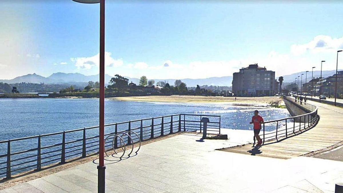 La playa de Santa Marta, al fondo.