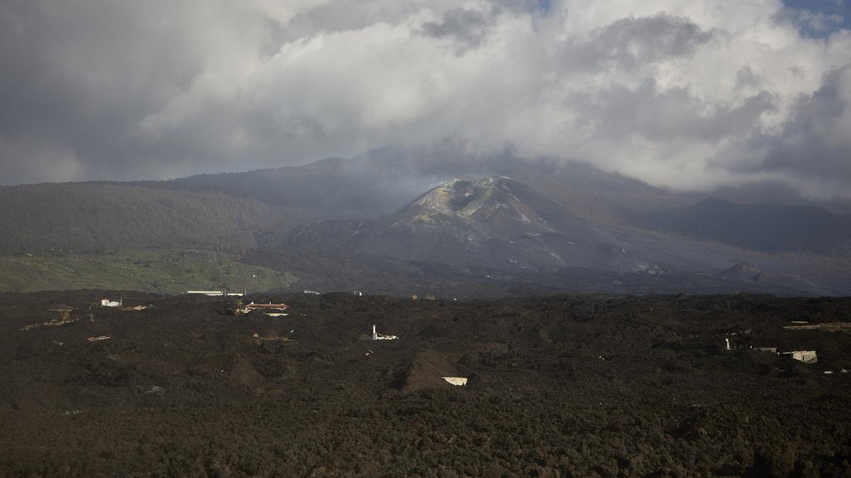 Vista del Cumbre Vieja desde la vía LP-213, de la carretera de Puerto Naos