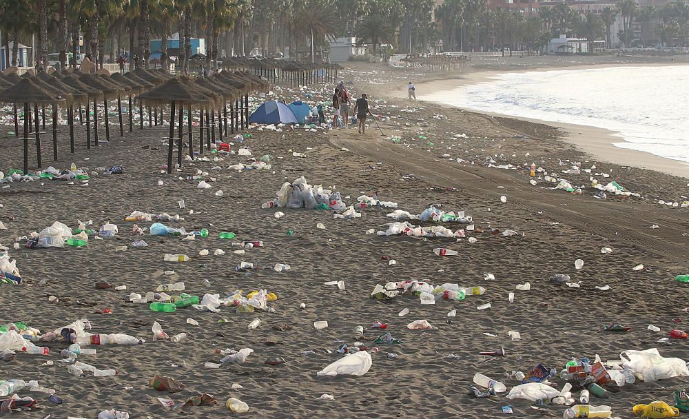 Así amanecen las playas malagueñas después de la noche de San Juan