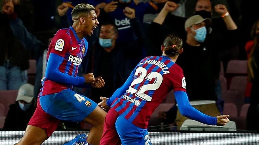 Araujo celebra el empate sobre la bocina.