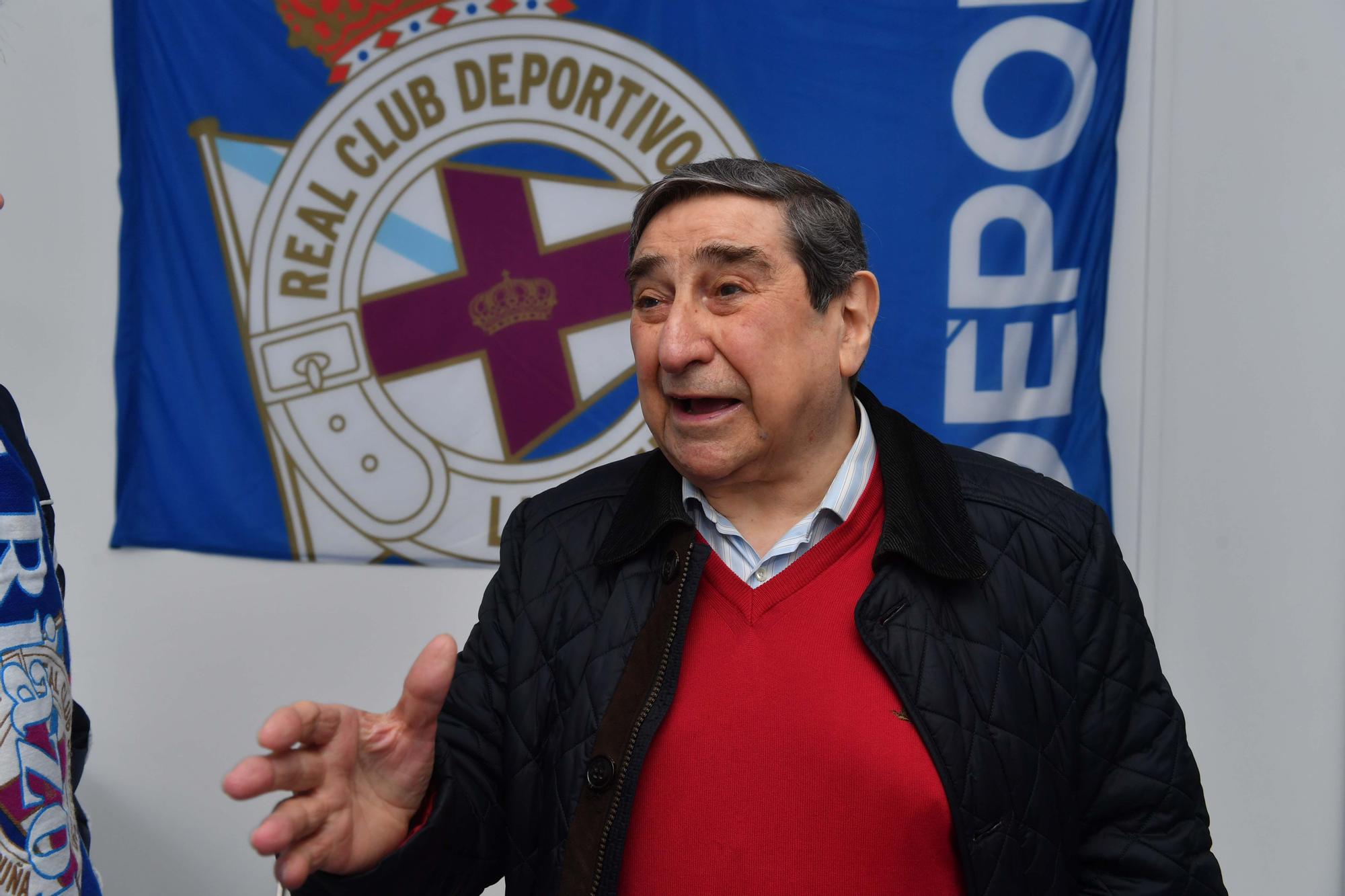 Inés Rey y Antonio Couceiro coinciden en la inauguración del nuevo de la Federación de Peñas Deportivistas en Riazor