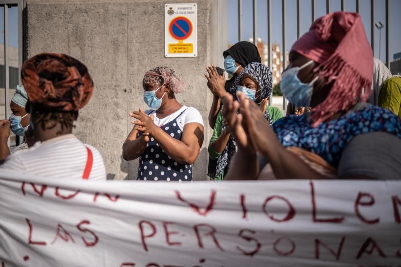 Protesta de los migrantes acogidos en el CAI de Santa Cruz de Tenerife