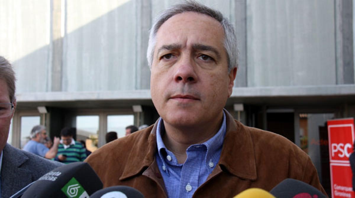 Navarro demana que la pregunta de la consulta sigui acordada.
