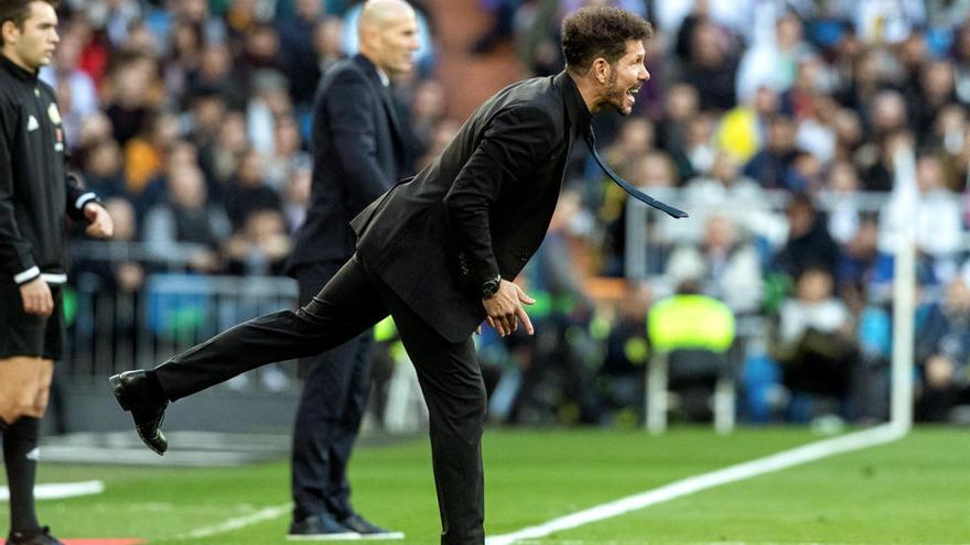 Diego Pablo Simeone durante el encuentro contra el Real Madrid en el Santiago Bernabéu.