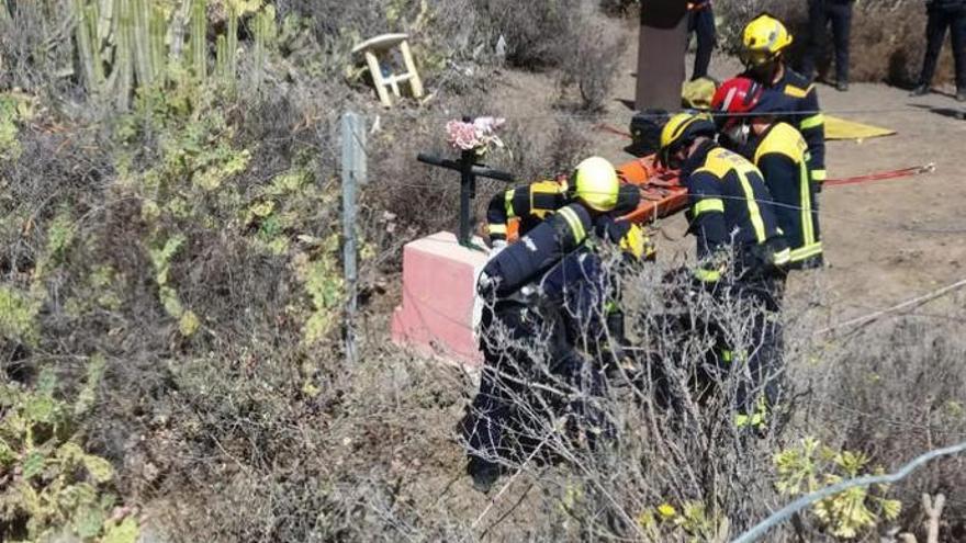 Tareas de rescate del cuerpo del tinerfeño en Gran Canaria.