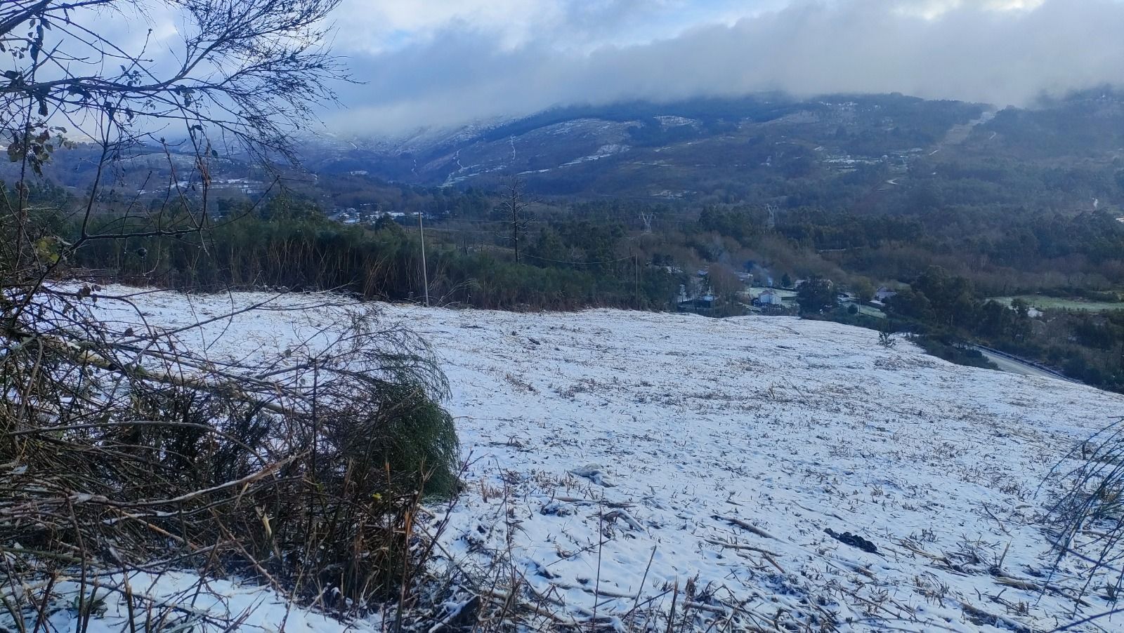 Galicia se tiñe de blanco: nieve, hielo y granizo por toda la comunidad