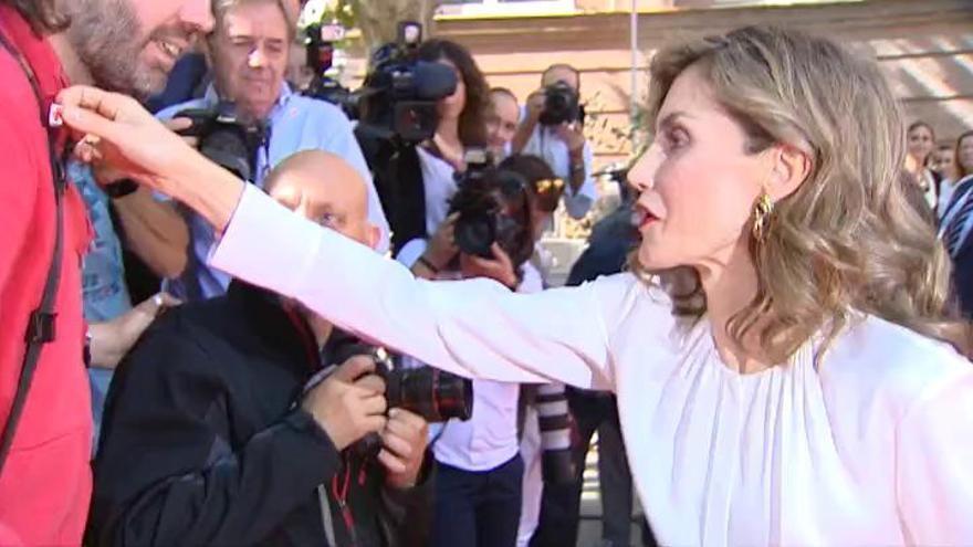 La reina Letizia recauda donativos en el Día de la Banderita