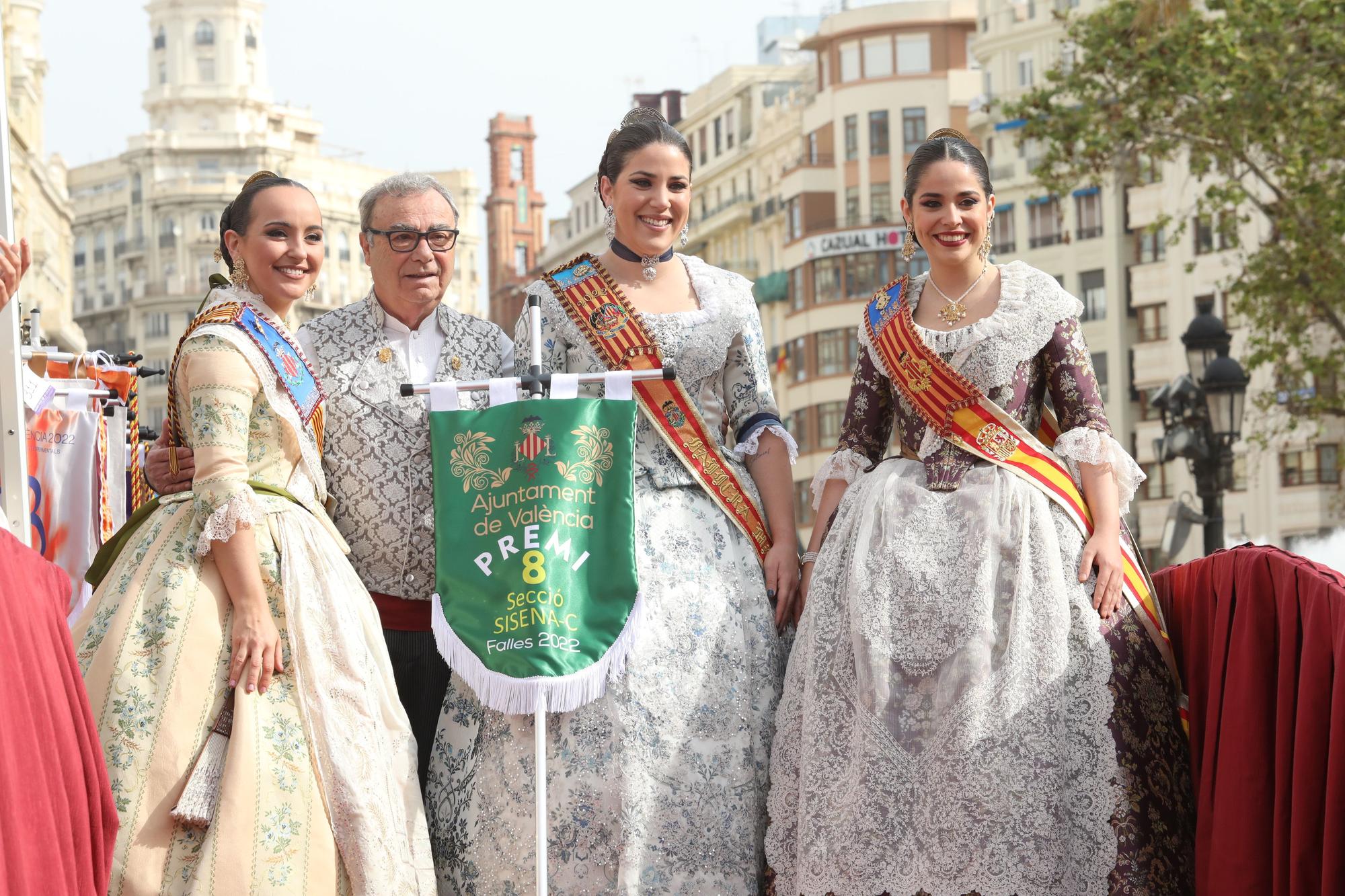 Entrega de los premios de las Fallas 2022 a las comisiones (II)