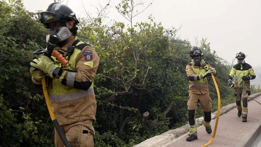 El incendio de Los Garres aviva la protesta de los bomberos forestales