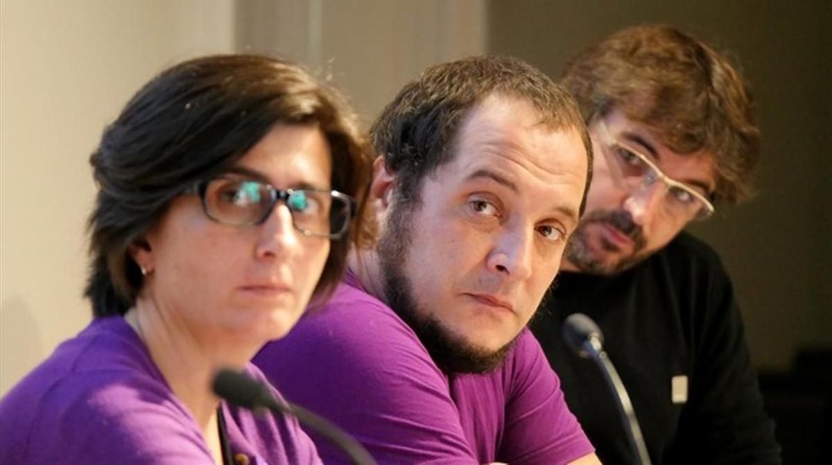 Natza Farré, David Fernández y Jordi Évole durante el acto en el que le han realizado las preguntas al cónsul de México en Barcelona Fidel Herrera. Natza Farré, David Fernández y Jordi Évole durante el acto en el que le han realizado las preguntas al cónsul de México en Barcelona Fidel Herrera.