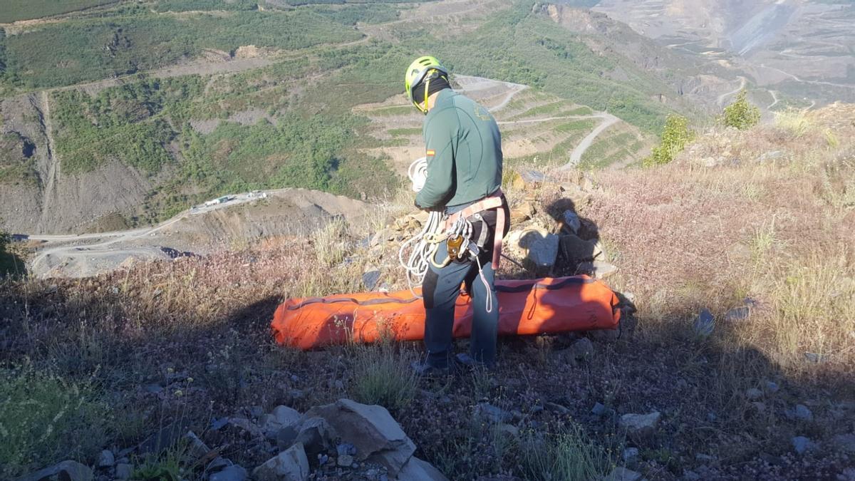 Agente de la Guardia Civil que participa en las labores de rescate del cuerpo