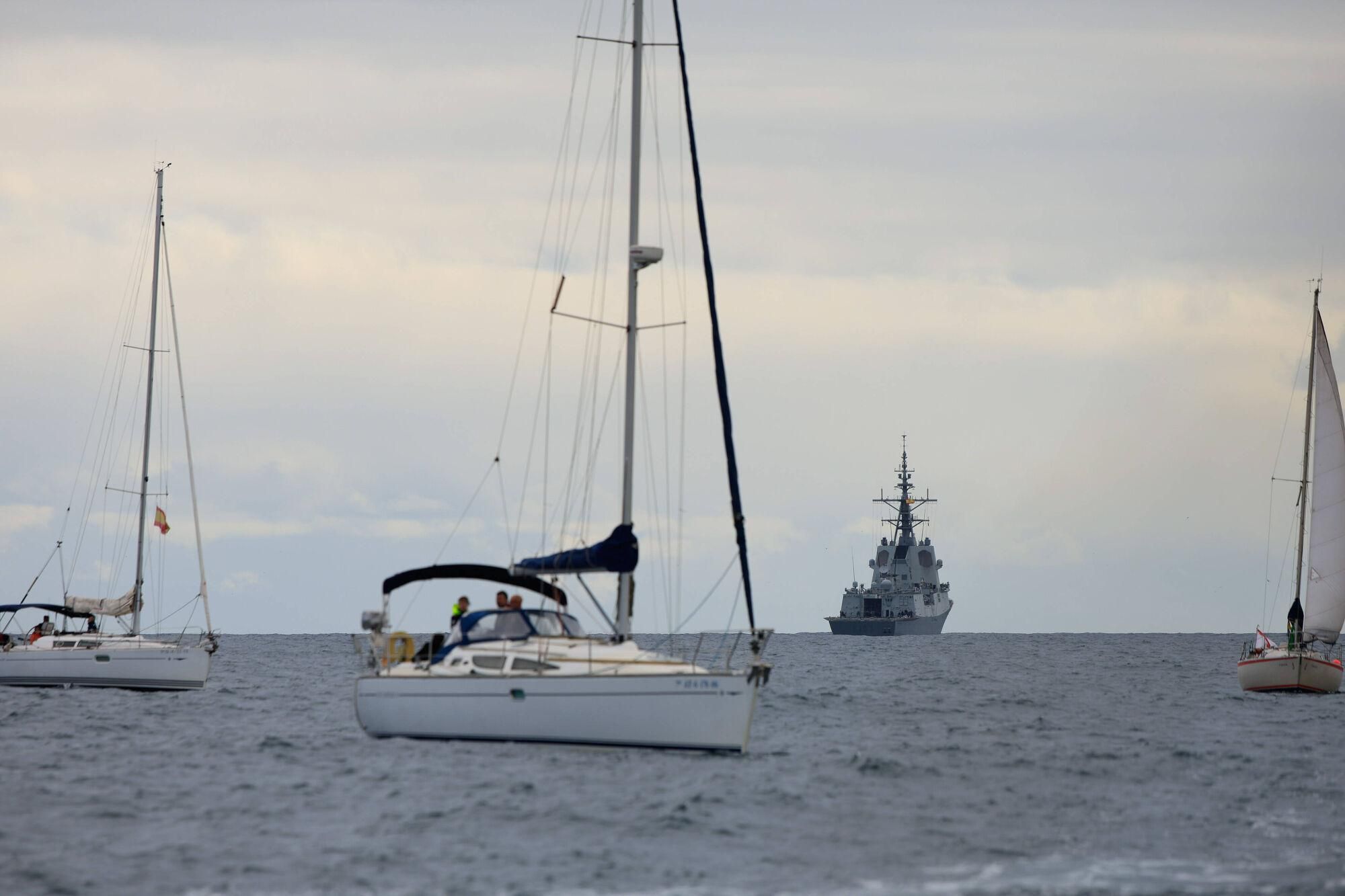 En IMÁGENES: Así fue la despedida de Leonor y el "Elcano" de El Musel en Gijón, con la Princesa maniobrando en el buque escuela