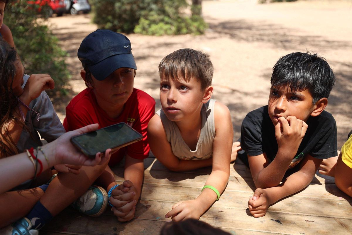 Niños durante su entrevista.