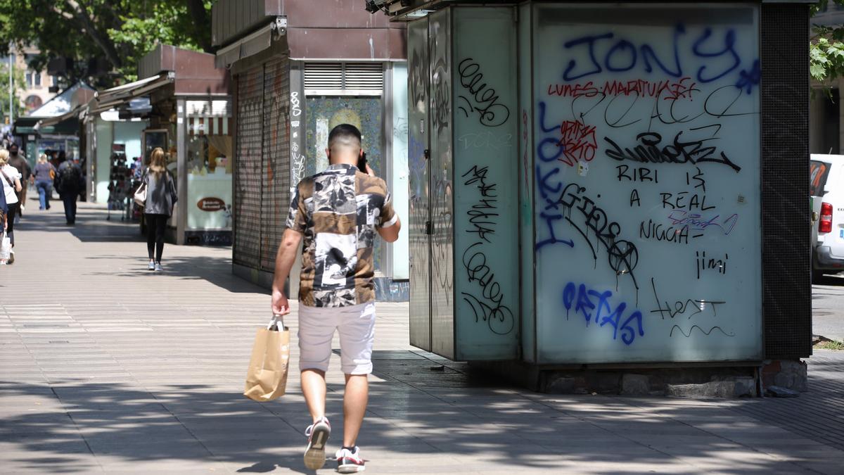 Chiringuitos sobre el paseo central de la Rambla, un objeto en discusión.