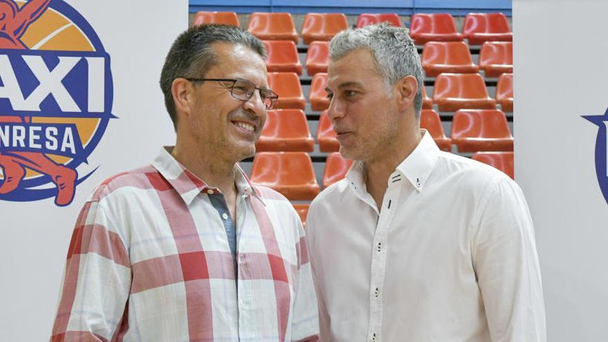 Montañez, amb l&#039;entrenador Pedro Martínez