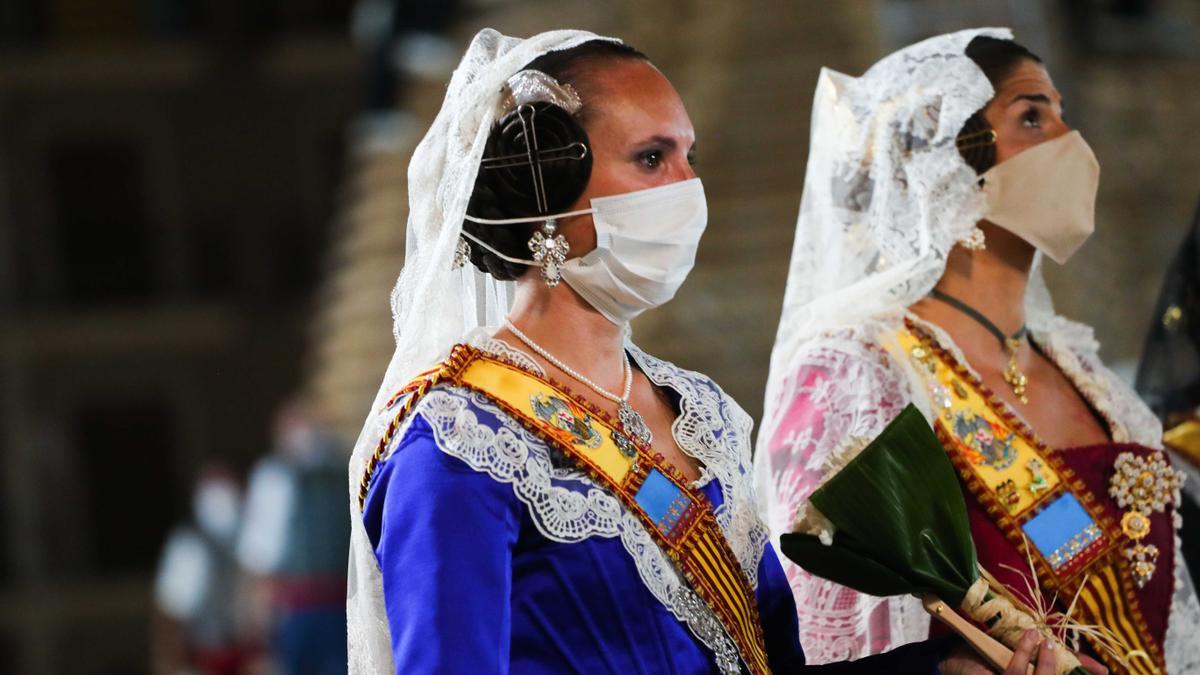 Búscate en el primer día de la ofrenda por la Calle Caballeros de las 21:00 a las 22:00