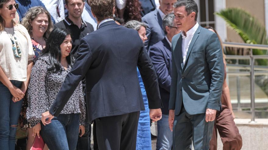 Encuentro entre Pedro Sánchez y Ángel Víctor Torres en el Cabildo de Lanzarote