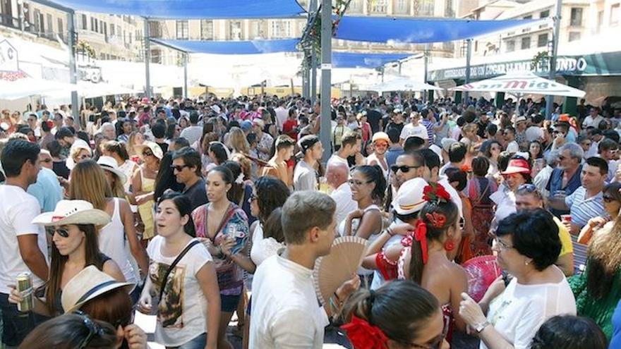 La masificación de la Feria del Centro es uno de los problemas que critican los vecinos y que ponen en cuestión el modelo de la Feria del Centro.