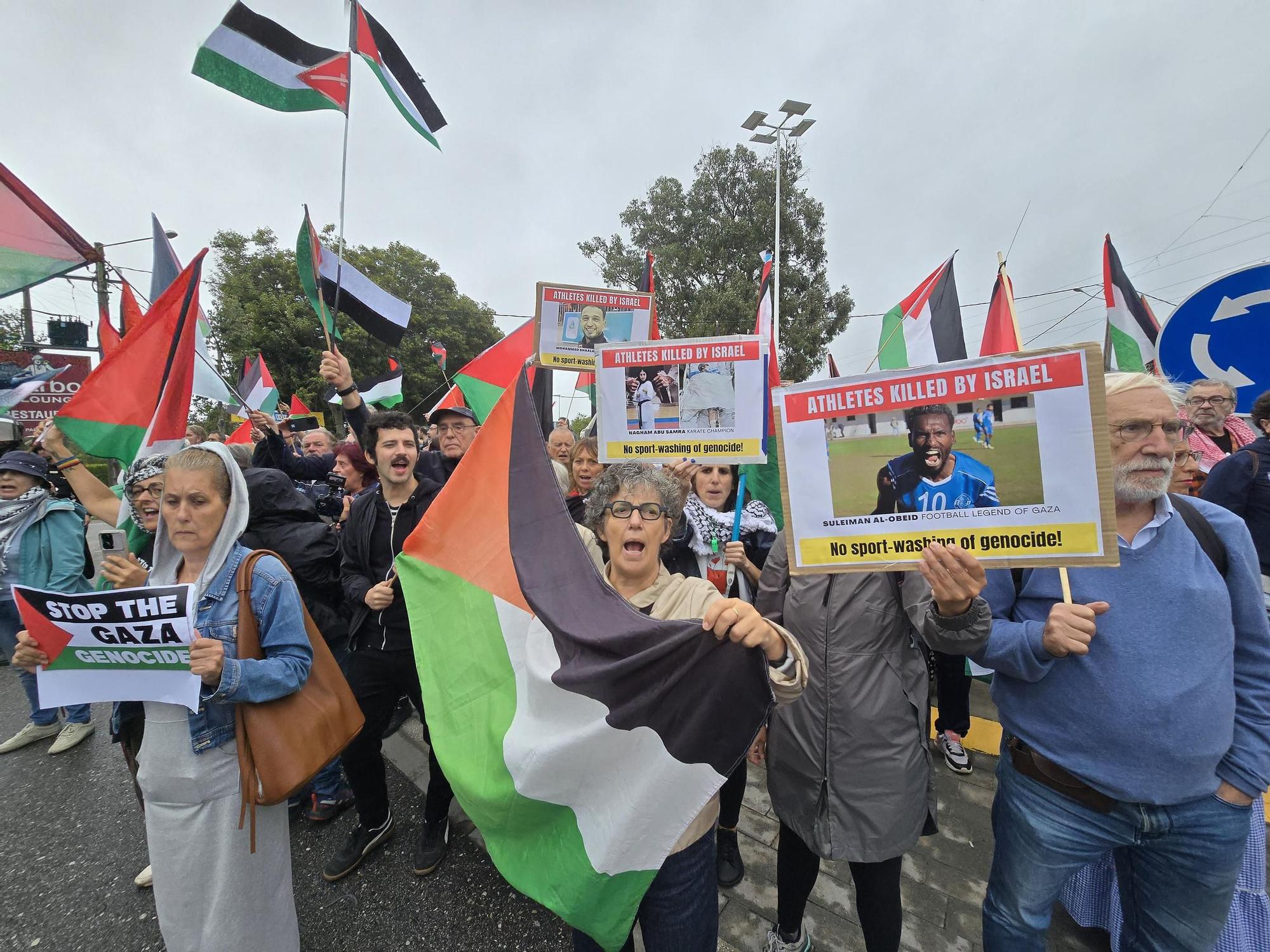 Concentraciones contra el equipo de Israel por el genocidio en Gaza durante el paso de La Vuelta por Pontevedra