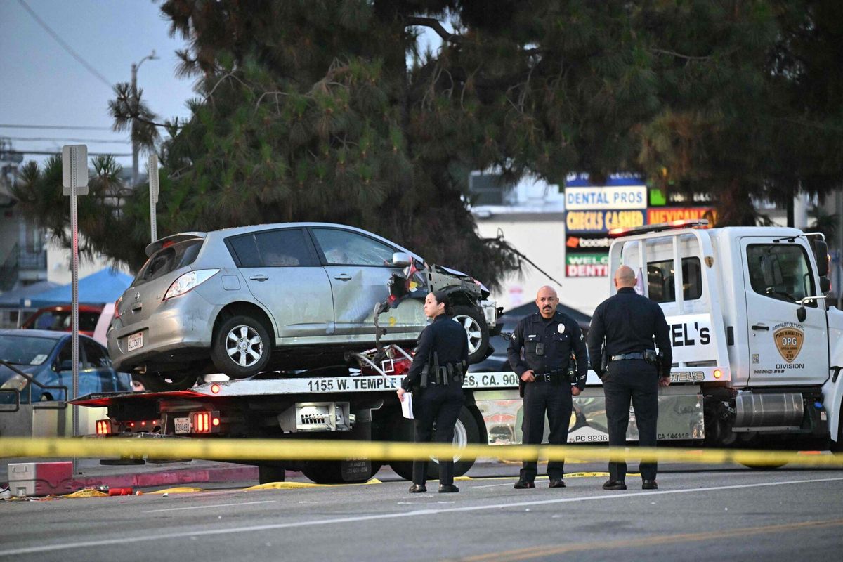 Al menos 30 heridos tras un atropello múltiple en Hollywood. Un vehículo desconocido está siendo retirado del lugar tras atropellar a una multitud en Hollywood la madrugada del 19 de julio de 2025.