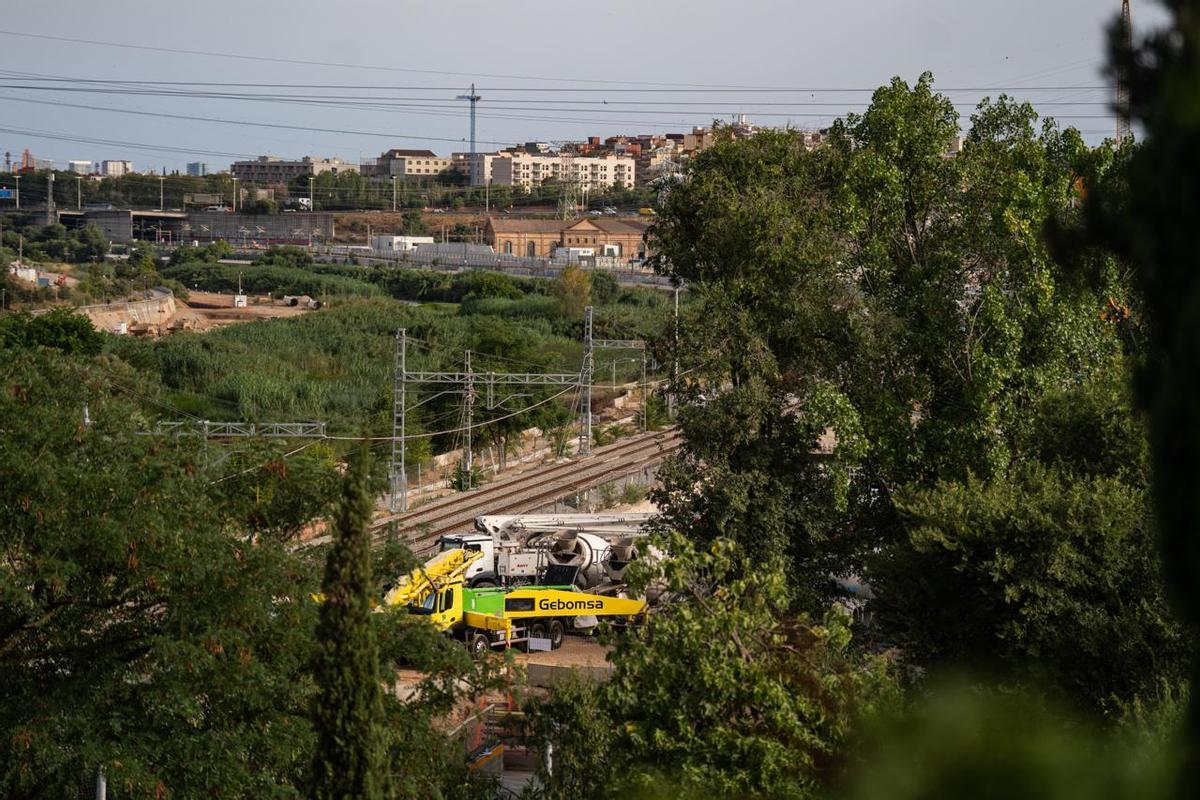 Colapso en el pozo que conecta las obras subterráneas de la R2 en Vallbona