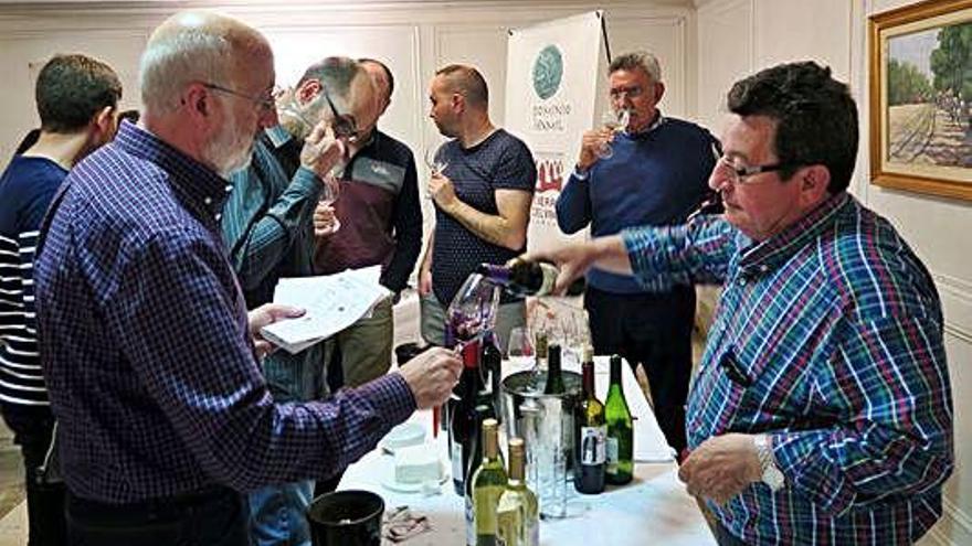 Profesionales del sector prueban vinos del Consejo Regulador zamorano.