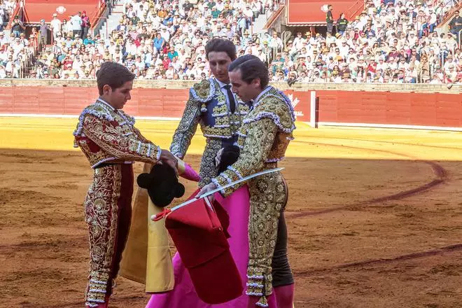 Román toma la alternativa y la puerta grande se abre para Roca Rey y Ortega