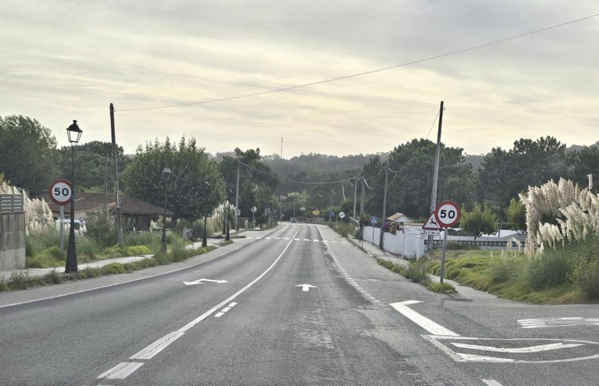 Carretera de A Lanzada a San Vicente. | IÑAKI ABELLA