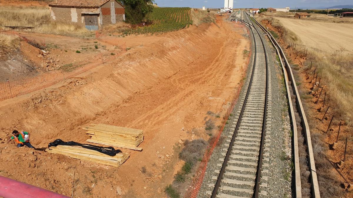 Obras en la construcción del apartadero de Ferreruela, cerca de Calamocha.