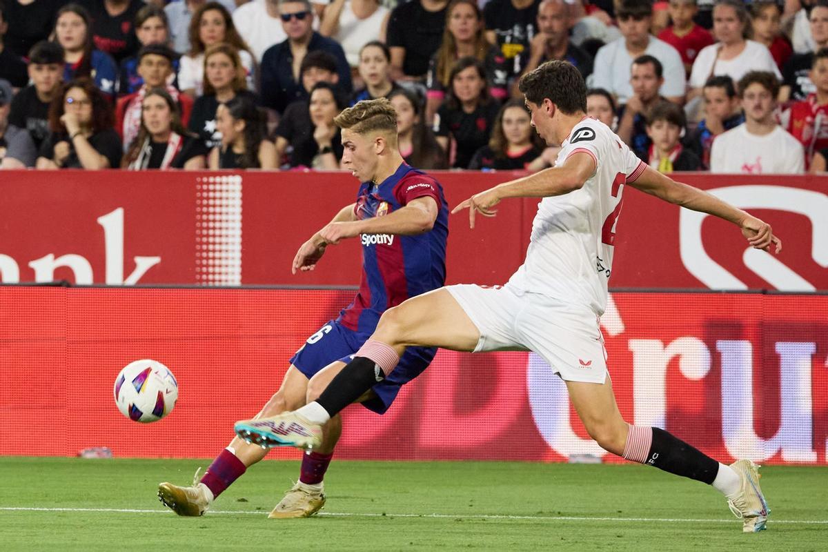 Fermín López, ante el Sevilla
