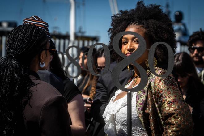 Ambiente fuera y dentro de la pasarela: Primera jornada de la 080 Barcelona Fashion