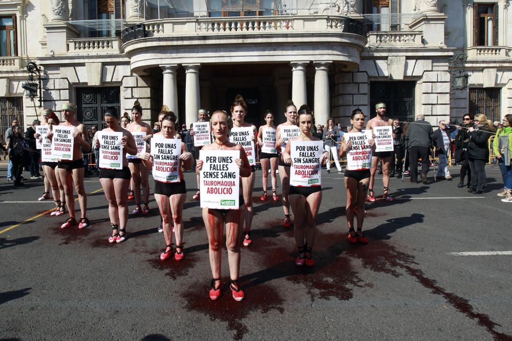 Manifestación y performance antitaurina en Valencia