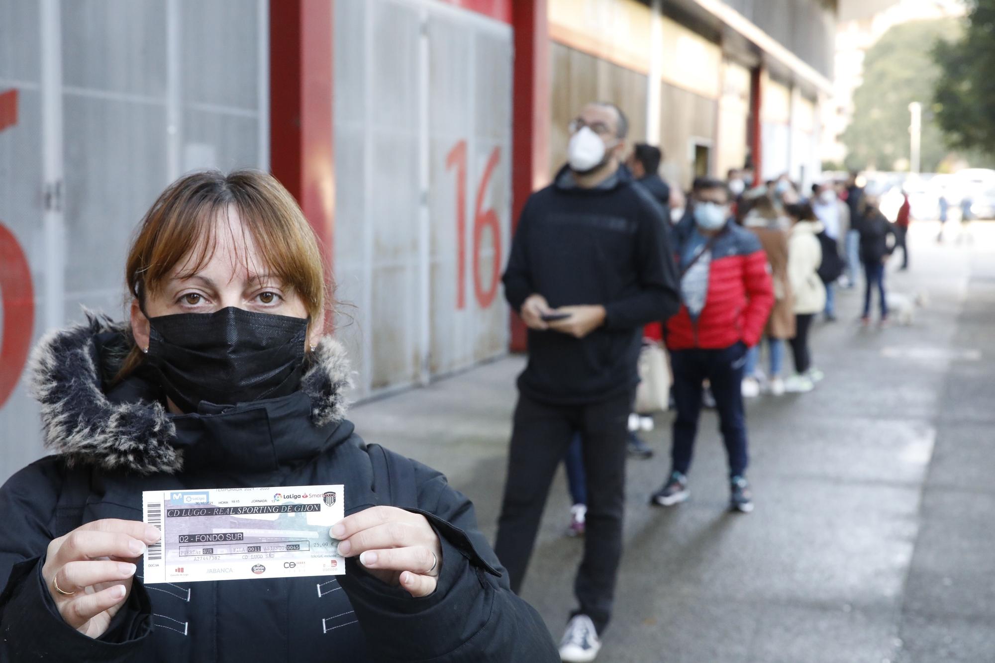 Colas en El Molinón para comprar las entradas para el partido ante el Lugo