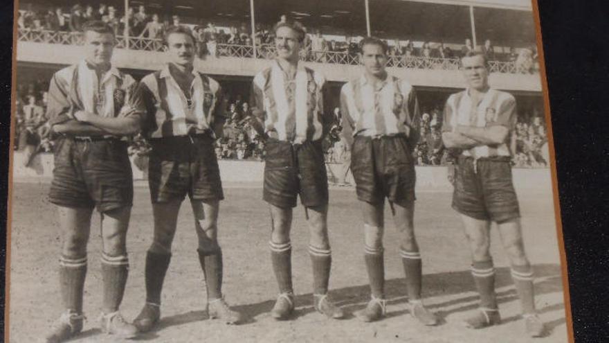 Mítica delantera del Real Club Victoria: Pacuco Penichet, Pacuco Jorge, Marín, Luis Miranda y Pepe González &#039;El Corona&#039;.