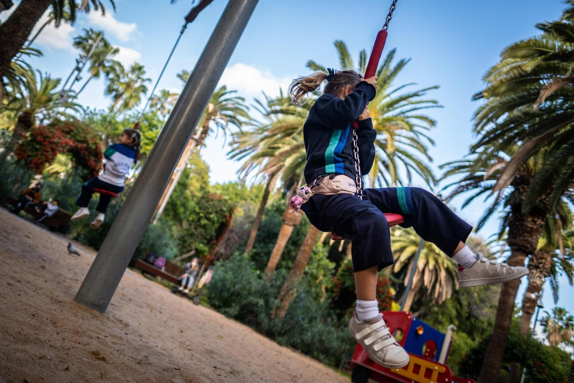 Apertura de los parques infantiles tras suavizarse las restricciones por la pandemia de la Covid-19