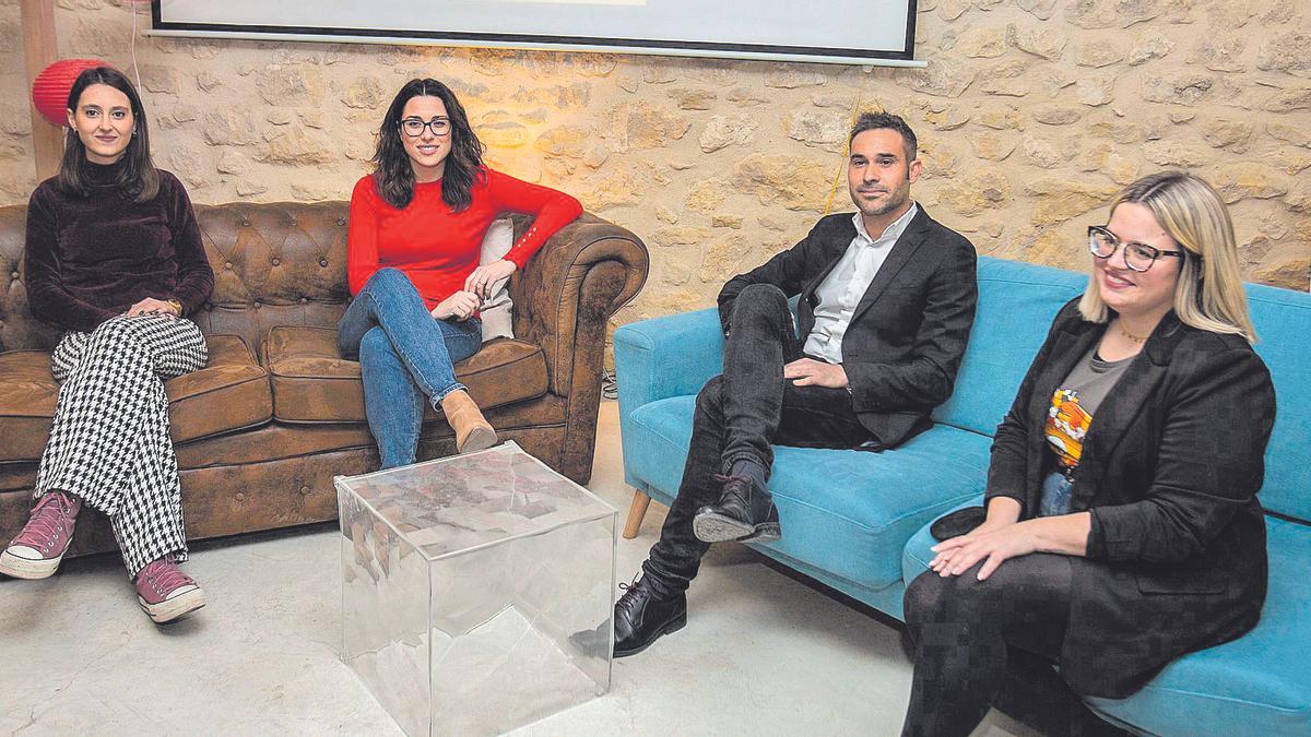 María José Calabuig, Aitana Mas, Gerard Fullana y Marina González, en el debate de primarias el lunes