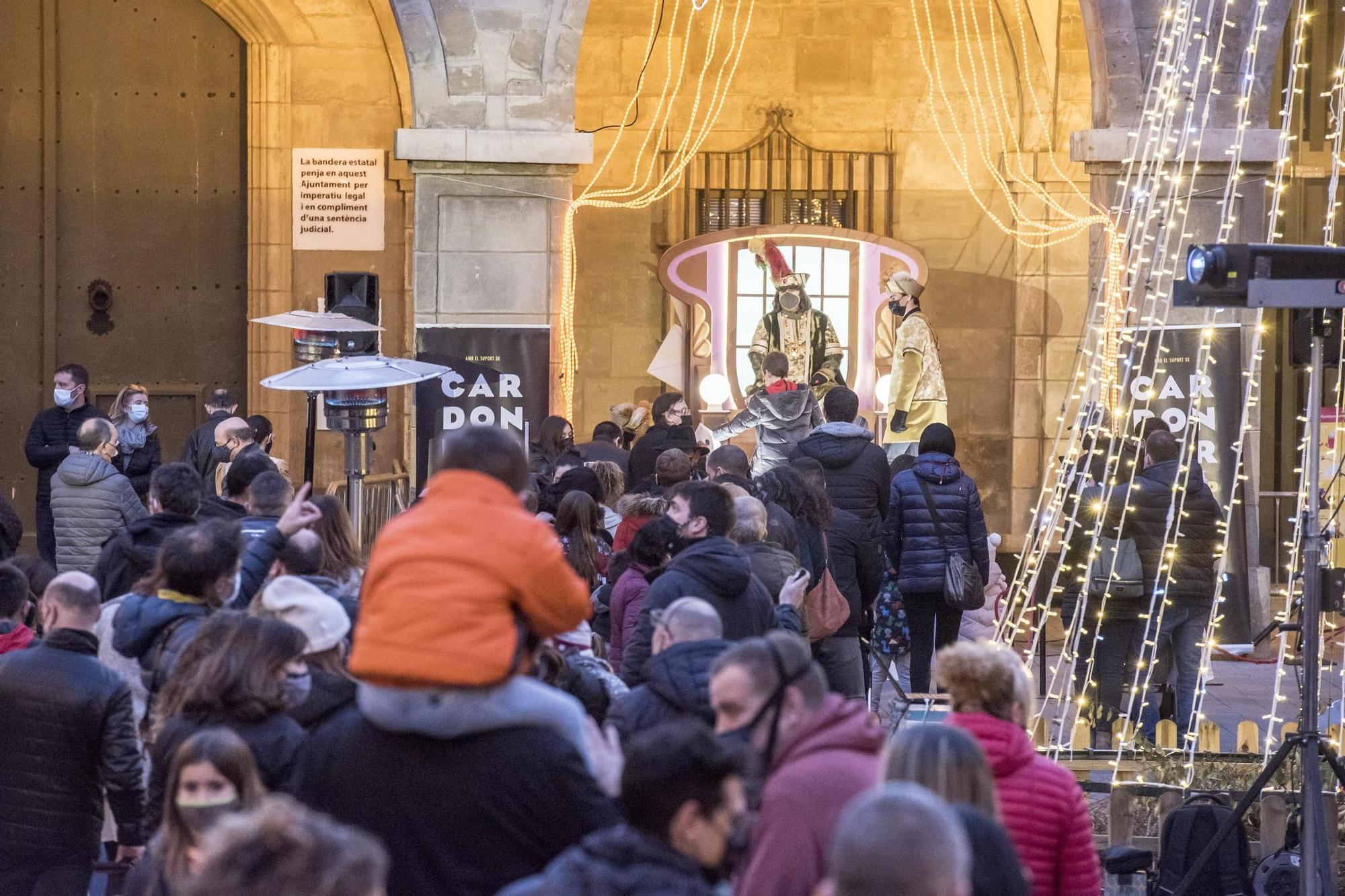 Gairebé 500 nens lliuren la carta al príncep Assuan el seu primer dia