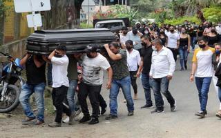 Despiden a los jóvenes que fueron asesinados en una masacre en Colombia